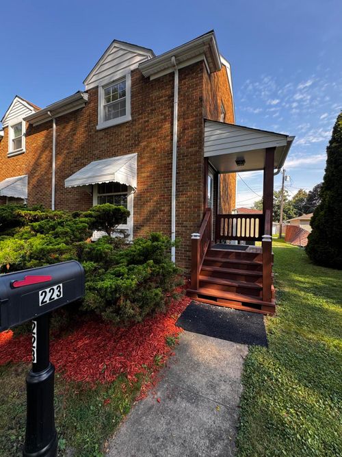 223 Adelaide Pl, Munster, IN, 46321-1001 | Card Image