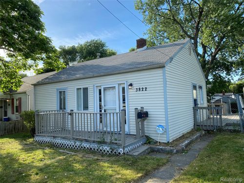 3822 Larchmont St, Flint, MI, 48532-5238 | Card Image