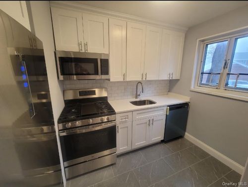 116-221 Manor Rd, Queens Village, NY, 11427-2028 | Card Image