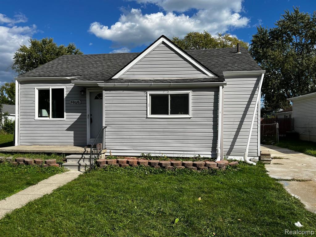 Waverly St, Roseville, MI 48066