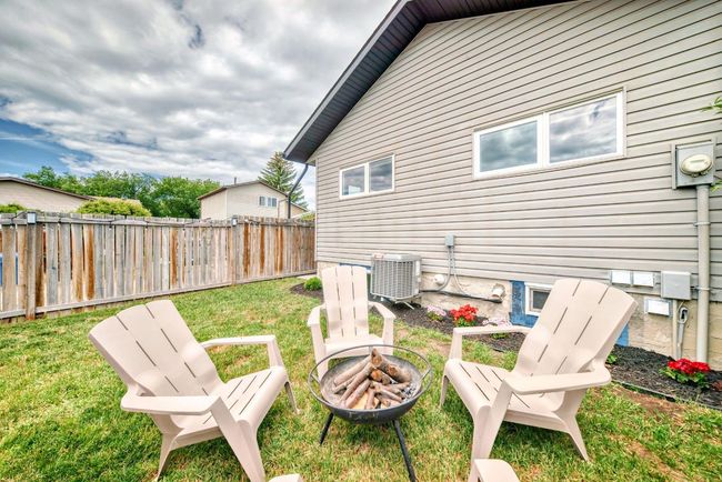 207 Deerview Way Se, Townhouse with 3 bedrooms, 2 bathrooms and 1 parking in Calgary AB | Image 37