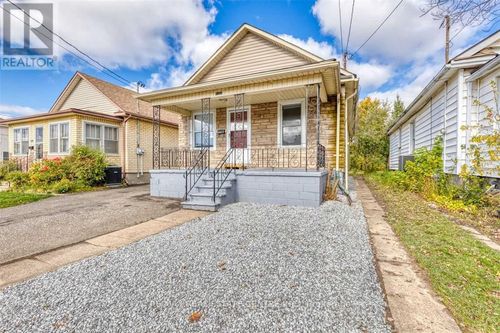 {{alt}} | Card Image