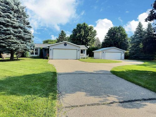 W732 Oak Drive, Berlin, WI, 54923 | Card Image