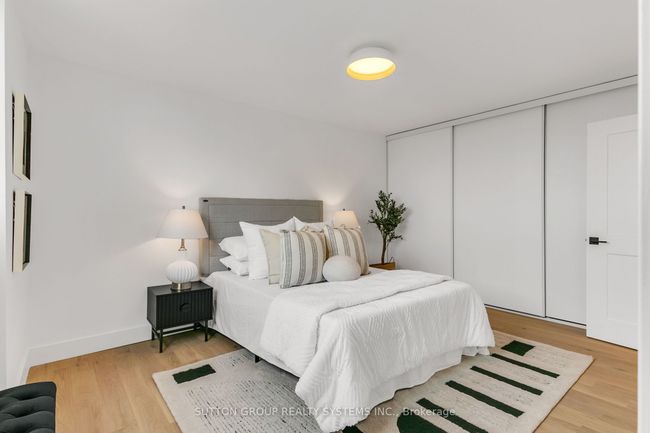 808 - 820 Burnhamthorpe Rd, Condo with 3 bedrooms, 2 bathrooms and 1 parking in Etobicoke ON | Image 25