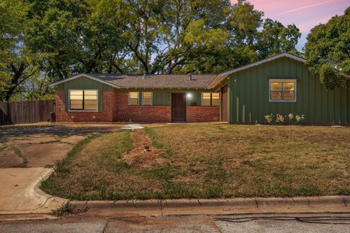 810 Arthur Dr, Arlington, TX, 76013-1539 | Card Image