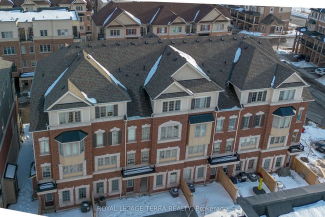 2204 Chevron Prince Path, Condo with 4 bedrooms, 3 bathrooms and 1 parking in Oshawa ON | Image 4