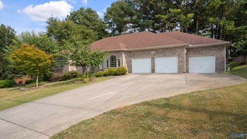 215 Turtle Creek Dr, Huntsville, AL, 35806-1584 | Card Image