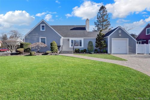 45 Gregory Ave, Merrick, NY, 11566-4243 | Card Image