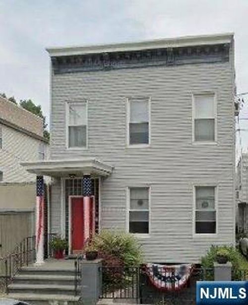 522 26th St, Union City, NJ, 07087-3704 | Card Image