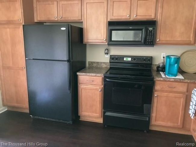 28476 Carlton Way Dr, Condo with 2 bedrooms, 2 bathrooms and null parking in Novi MI | Image 8