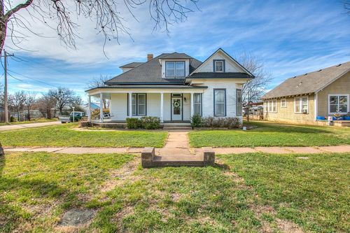 801 N 9th St, Ballinger, TX, 76821-3713 | Card Image