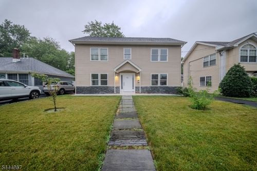 51 Greenwich Dr, Bergenfield, NJ, 07621-3607 | Card Image