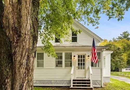 20 Grove St, Berkley, MA, 02779-1800 | Card Image