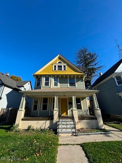 View of front of property with covered porch | Image 1