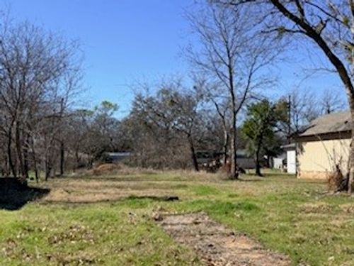 906 Virginia St, Graham, TX, 76450-3530 | Card Image