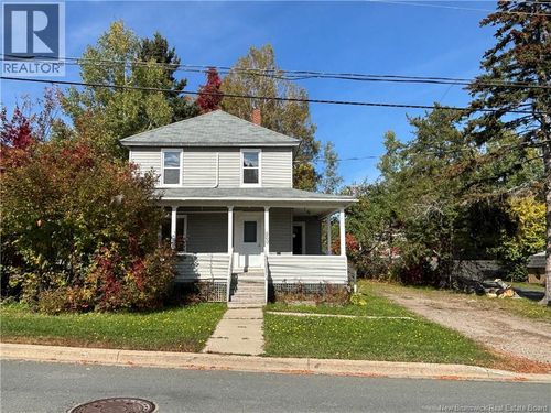 560 Queen St, Bathurst, NB, E2A2J7 | Card Image