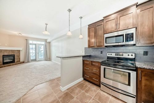 206-1005B Westmount Dr, Strathmore, AB, T1P0C3 | Card Image