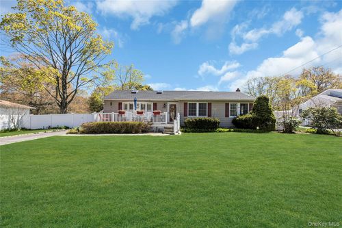 183 Division Ave, Blue Point, NY, 11715-1019 | Card Image