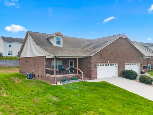 3022 Villa Creekside Dr, Dandridge, TN, 37725-4581 | Card Image