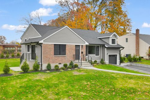 82 Seton Dr, New Rochelle, NY, 10804-1618 | Card Image