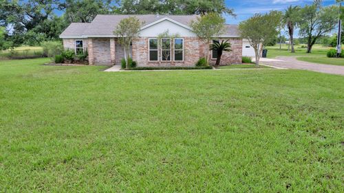 1121 S Wells St, Edna, TX, 77957-4768 | Card Image