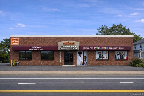 2154 Newbridge Rd, Bellmore, NY, 11710-2239 | Card Image