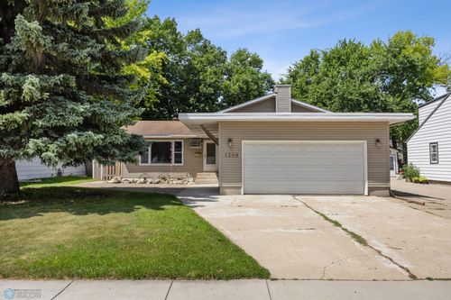 1309 17th St S, Fargo, ND, 58103-3934 | Card Image