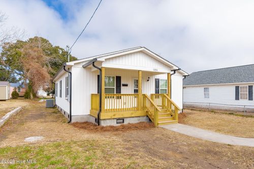 1306 Fisher St, Morehead City, NC, 28557-3765 | Card Image