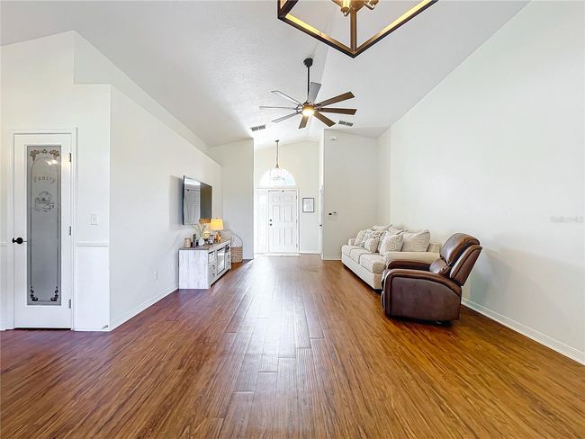 865 Scenic View Cir, House other with 3 bedrooms, 2 bathrooms and null parking in Minneola FL | Image 11