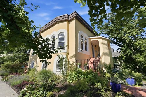 2090 Turner St, Vancouver, BC, V5L2A3 | Card Image