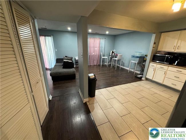 215 W Lehigh St, Townhouse with 3 bedrooms, 3 bathrooms and null parking in Bethlehem PA | Image 4