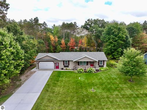 220 Pine Knoll Dr, Cadillac, MI, 49601-8267 | Card Image