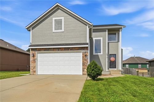 16912 Summit Dr, Belton, MO, 64012-7846 | Card Image