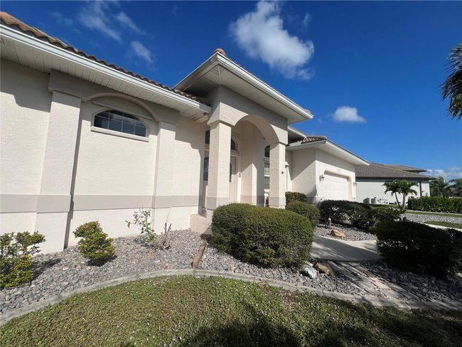 5011 Key Largo Dr, House other with 3 bedrooms, 2 bathrooms and null parking in PUNTA GORDA FL | Image 4