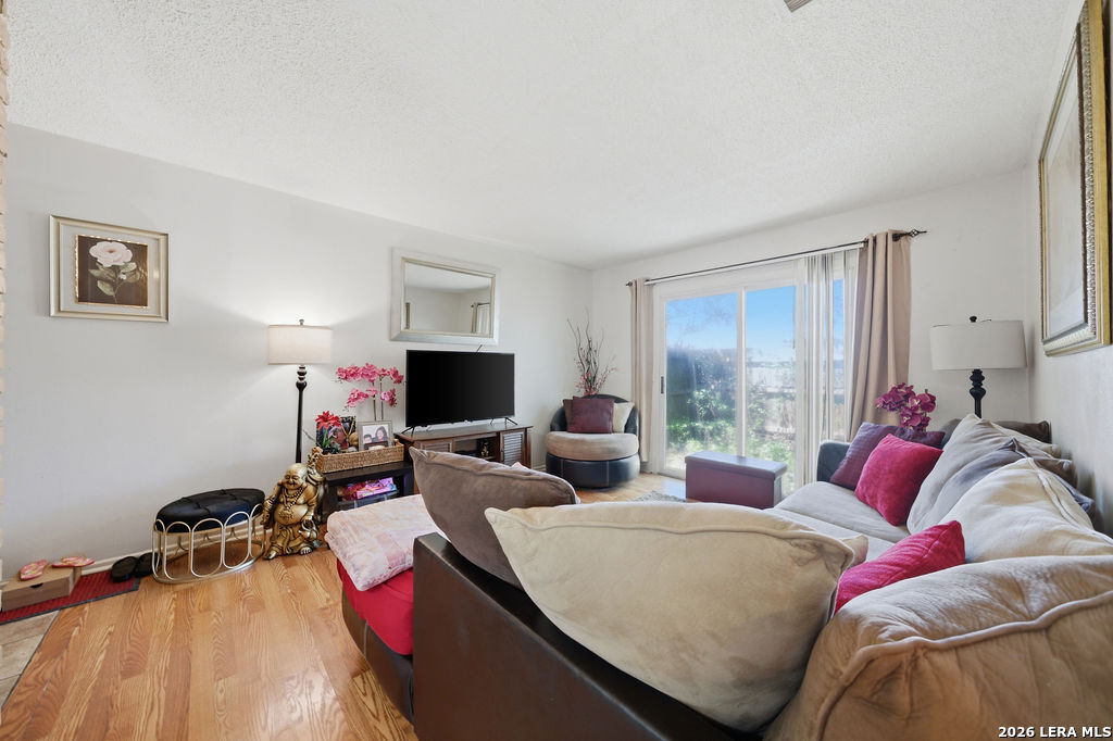 Residential Income in Universal City 5
