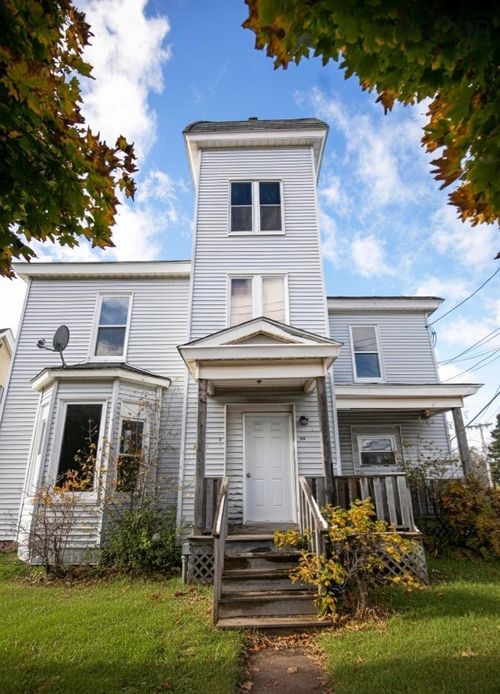 9 Victoria St W, Amherst, NS, B4H1B7 | Card Image