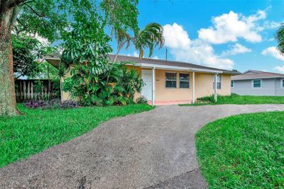 5600 Sw 39th St, House other with 3 bedrooms, 2 bathrooms and null parking in Davie FL | Image 1