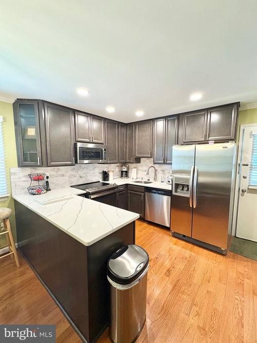 5218 Kenstan Dr, TEMPLE HILLS, MD, 20748-5425 | Card Image