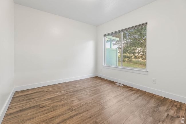 Bedroom off kitchen, no closet | Image 18