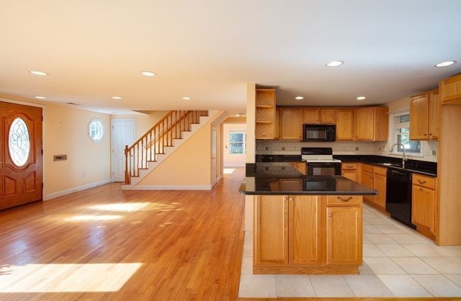 51 Wethersfield Rd, House other with 4 bedrooms, 3 bathrooms and 4 parking in Natick MA | Image 6