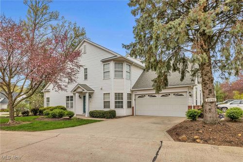 2056 E Reserve Cir, Avon, OH, 44011-2818 | Card Image