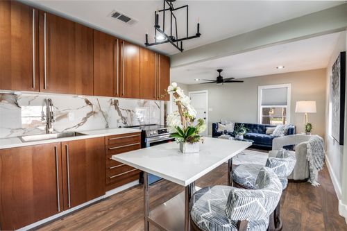 826 W Laramie Ln, Dallas, TX, 75217-8028 | Card Image