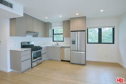 2-11785 Gateway Blvd, Los Angeles, CA, 90064-2831 | Card Image