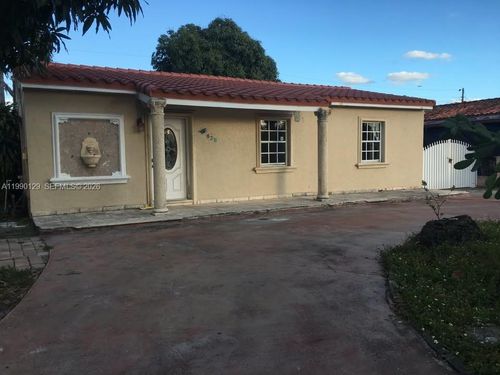 625 E 8th Ct, Hialeah, FL, 33010-4619 | Card Image