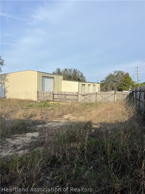 2393 E Claradge Ave, Avon Park, FL, 33825-9610 | Card Image