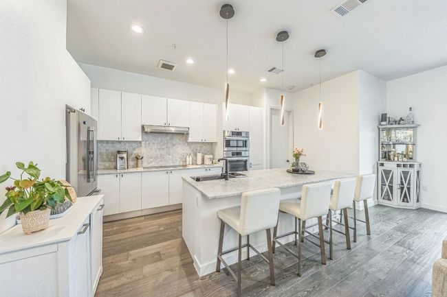 APT-609 - 800 Embassy Dr, Condo with 2 bedrooms, 3 bathrooms and 2 parking in Austin TX | Image 6