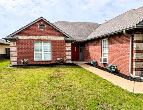 8114 Forrest Glenn Rd, Claremore, OK, 74019-7510 | Card Image