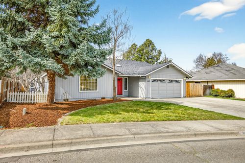 3027 Waterford Ct, Medford, OR, 97504-9012 | Card Image