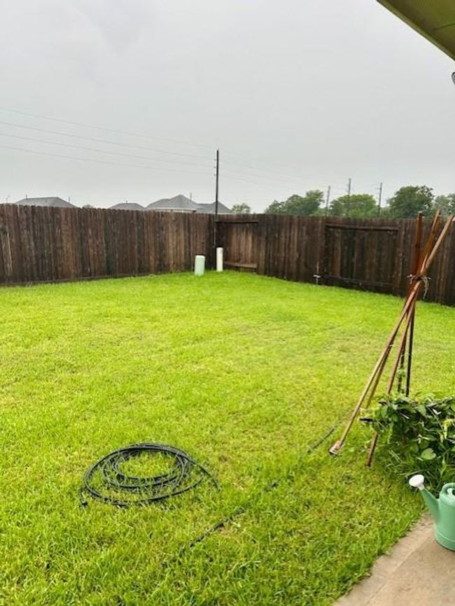 Expansive corner lot with a spacious, inviting yard. | Image 27