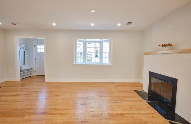 34 State St, House other with 2 bedrooms, 2 bathrooms and 3 parking in New Rochelle NY | Image 6